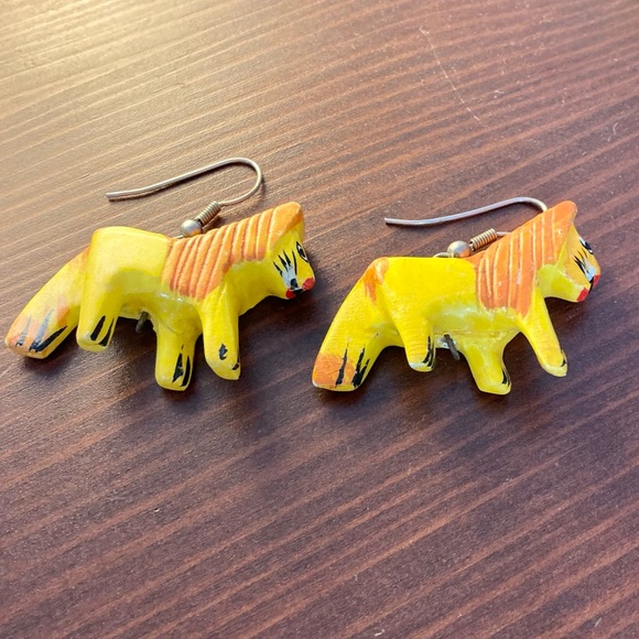 Adorable Lion Earrings Hand Made Painted Orange Yellow French Hook African - Picture 4 of 8